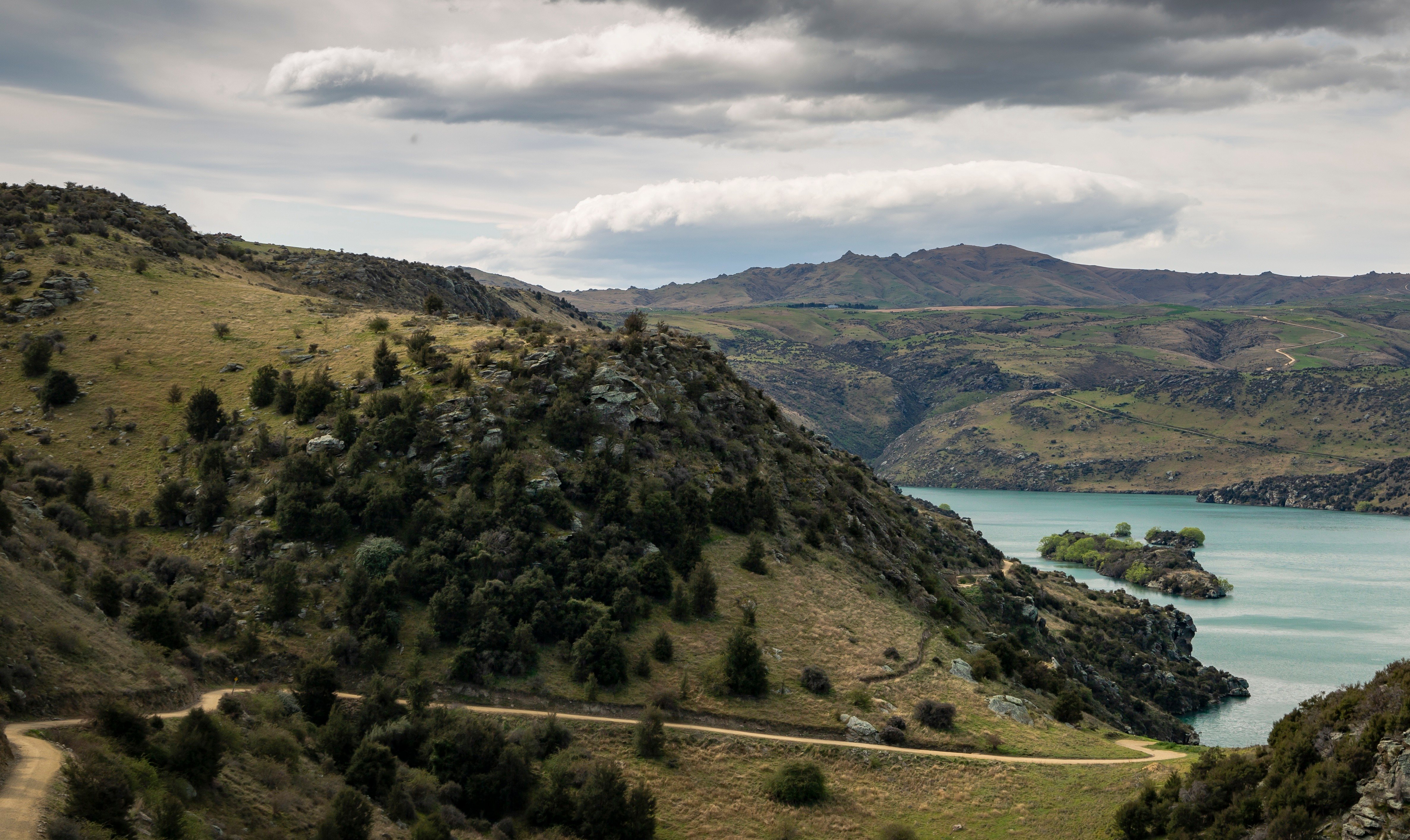 412808-spring-views-of-the-roxburgh-gorge-walking-and-cycling-trail-image